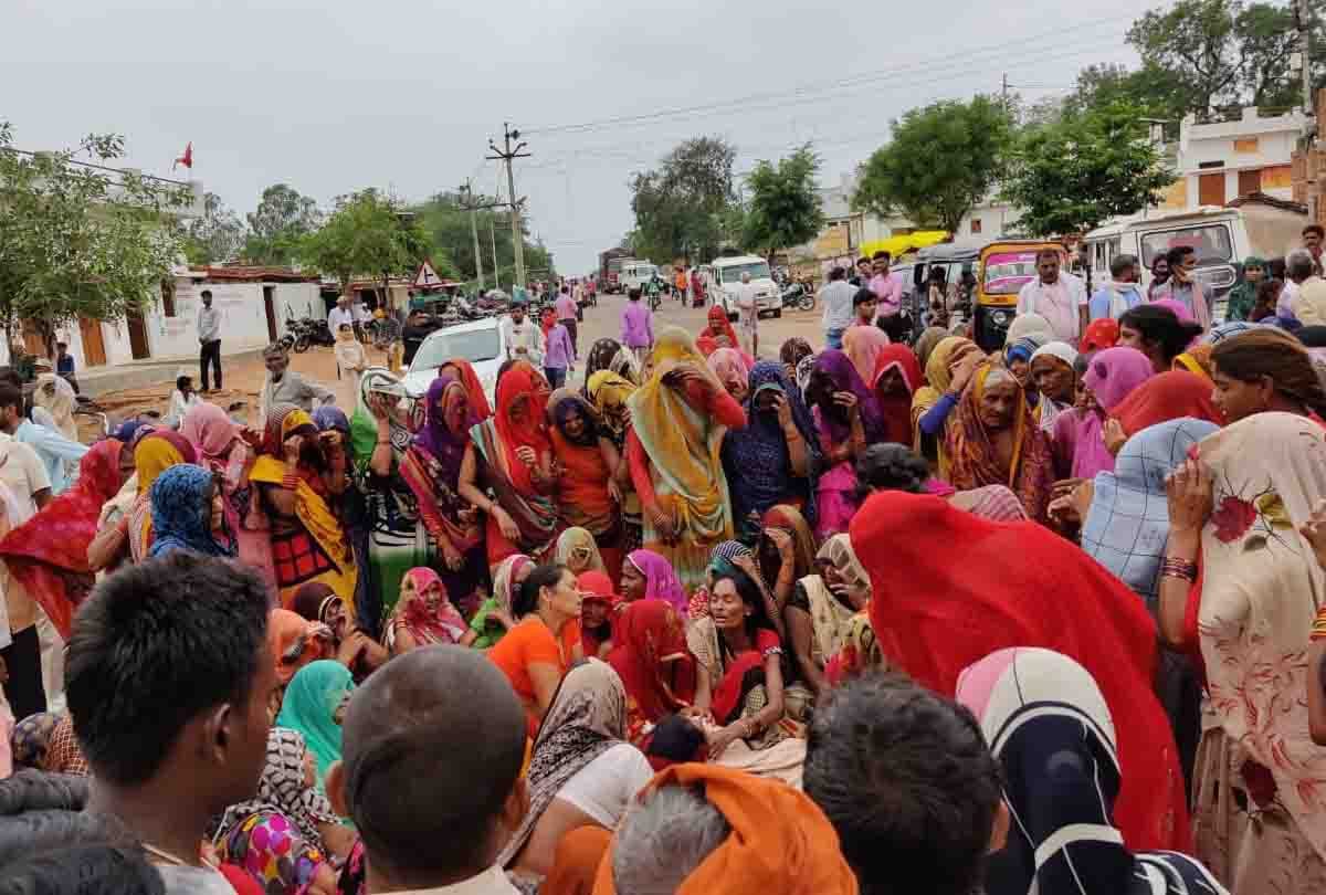 Innocent death due to fall of pillar of Health and Wellness Center in mahoba