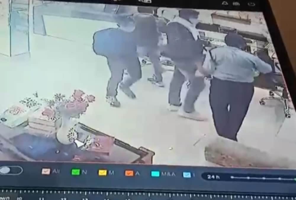 Haridwar News: Two crore Rupees Robbery in jewellery Showroom and incident caught in cctv camera photos