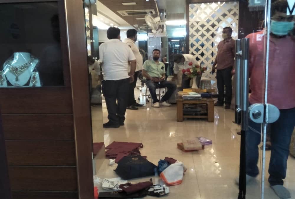 Haridwar News: Two crore Rupees Robbery in jewellery Showroom and incident caught in cctv camera photos