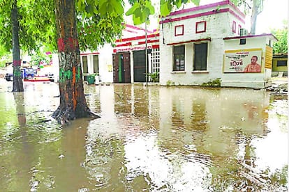 Weather update lightning havoc in Mau Ghazipur and Azamgarh four people died including  woman
