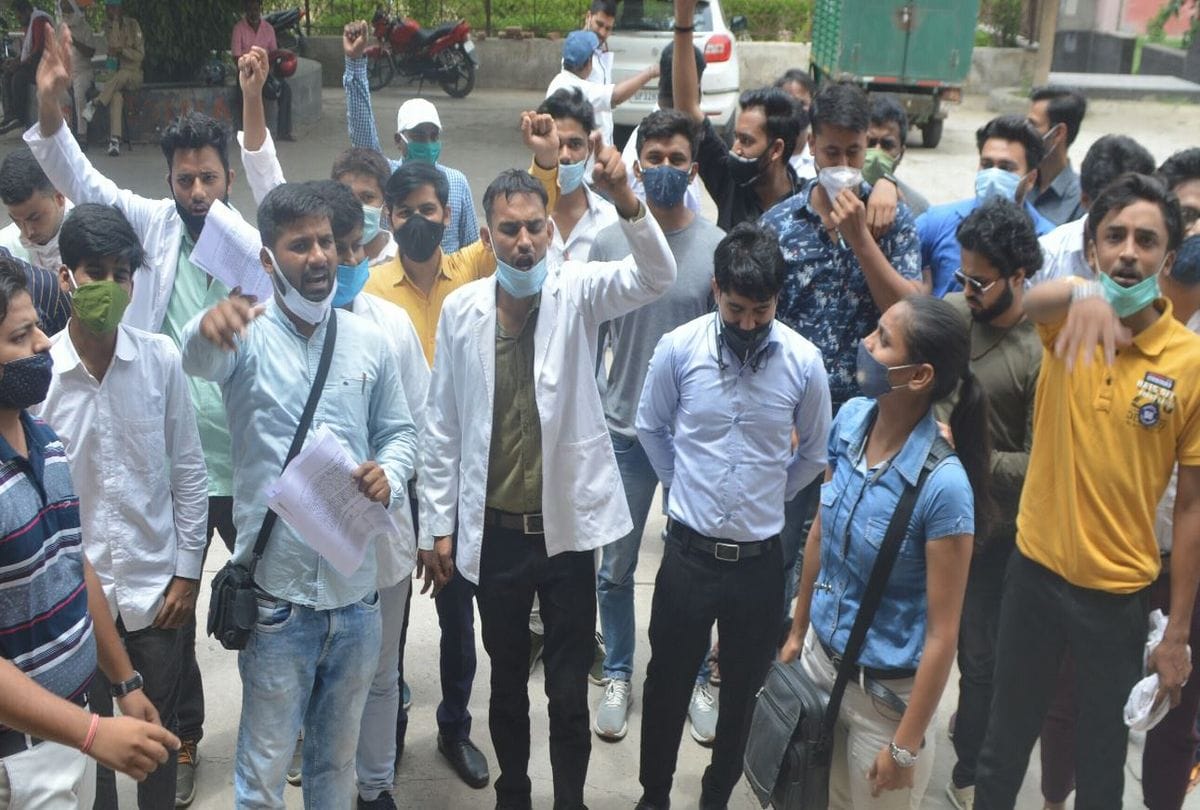 Agra Bams Students Protest For Exam At Dr Bhim Rao Ambedkar University