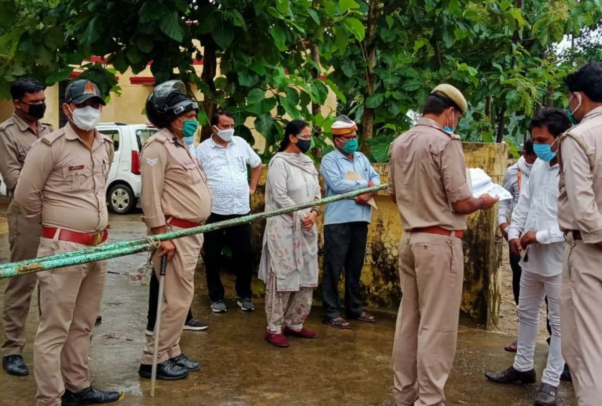 Block Head Election 2021 Four people including former minister injured during ruckus during nomination in Sant Kabir nagar