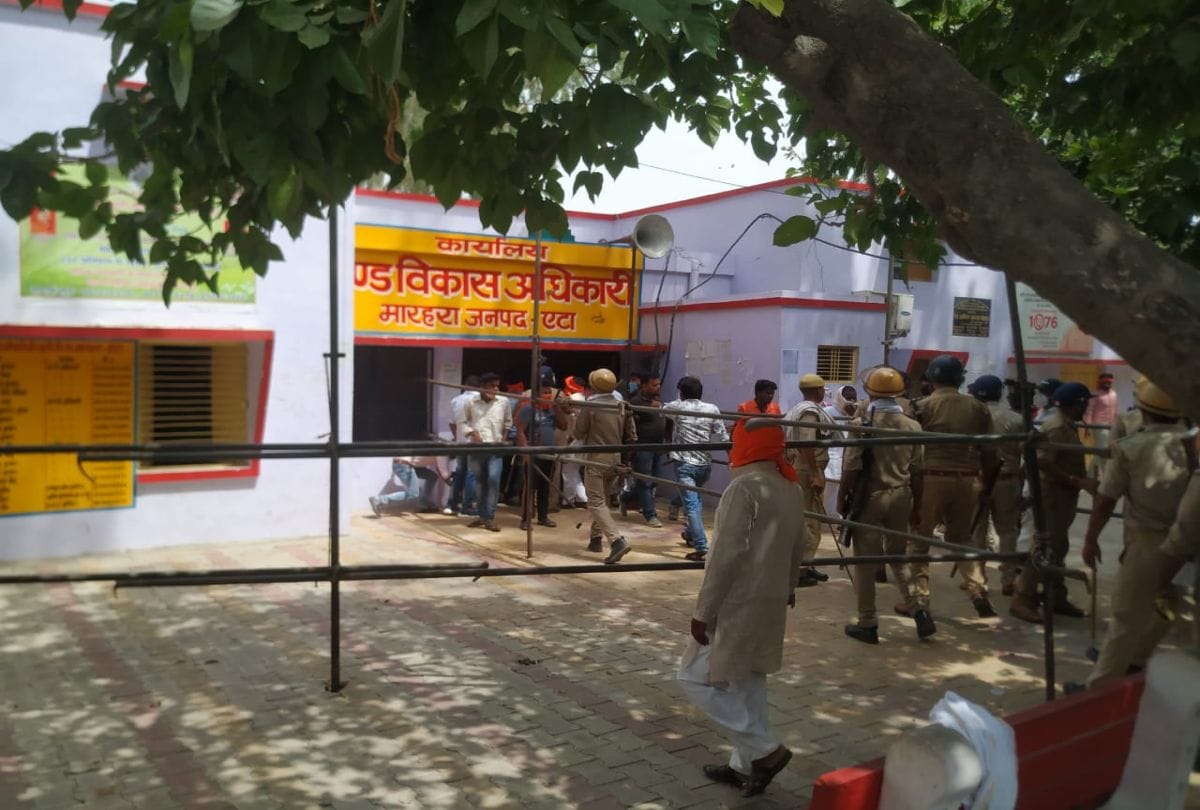 up block chief election 2021 etah clashes during nomination for the block pramukh election in Etah