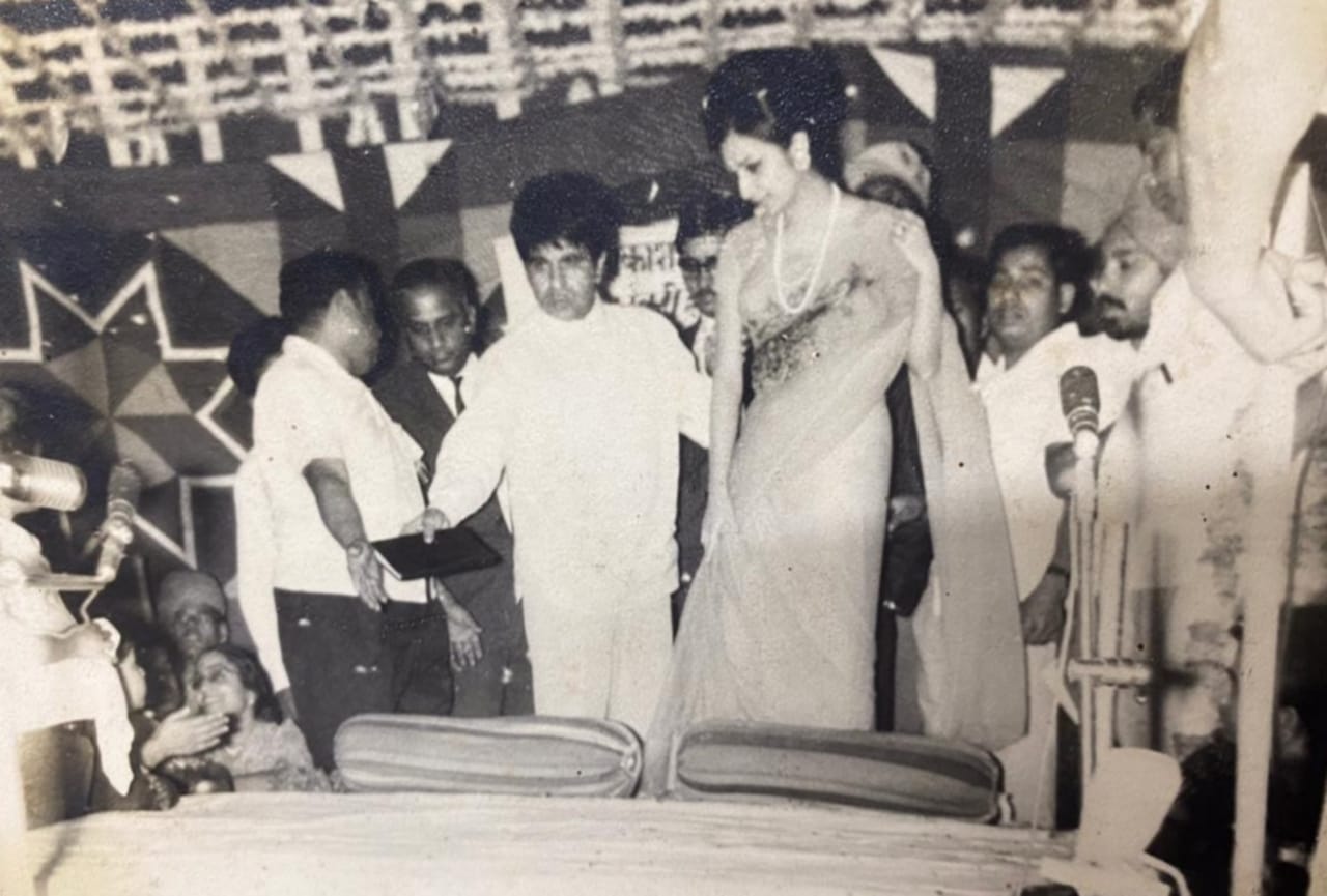 veteran actor dilip kumar passed away : so much crowd to see legend hero, PAC had to be called