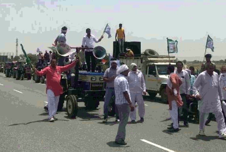 Farmers protest across the country against rising fuel price today