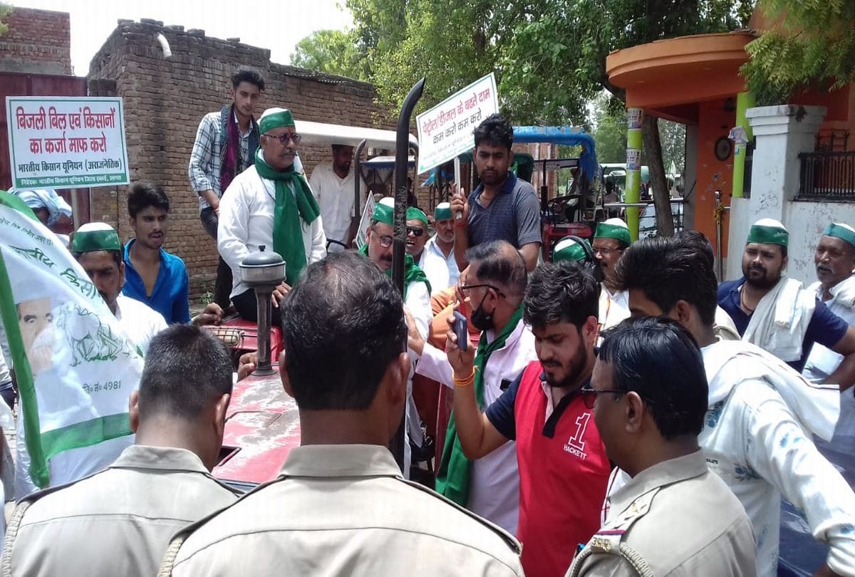 Bhartiya Kisan Union Farmers Rally For Increased Prices Of Petrol And Diesel Agra Police Stops Tractors