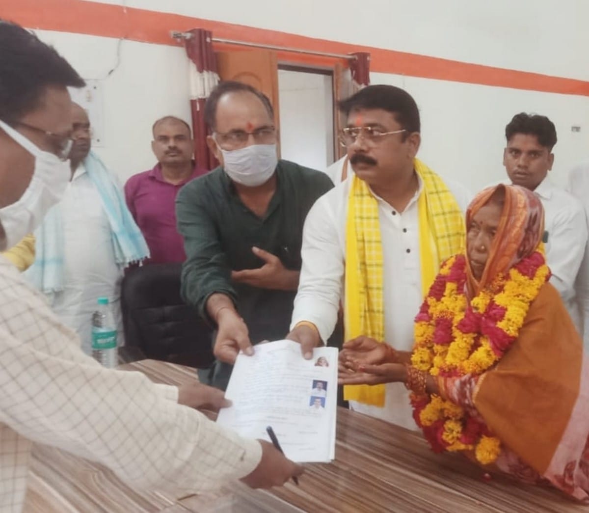 up block chief election 2021: Nomination of only BJP candidate Prema from Naugarh in Chandauli