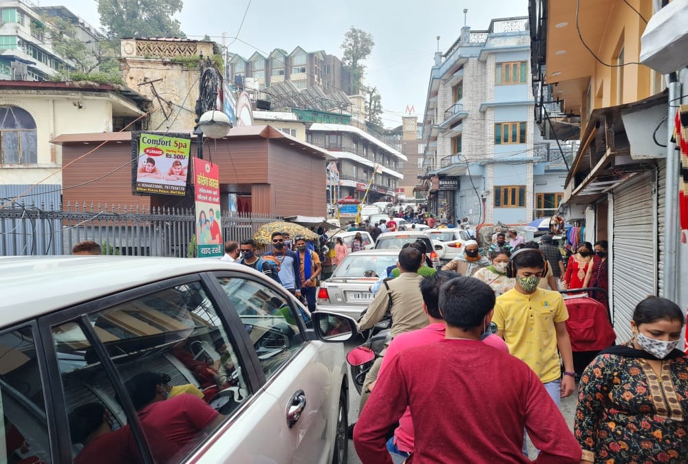 Mussoorie News: Tourist Huge Crowd in Kempty falls and many tourist places photos