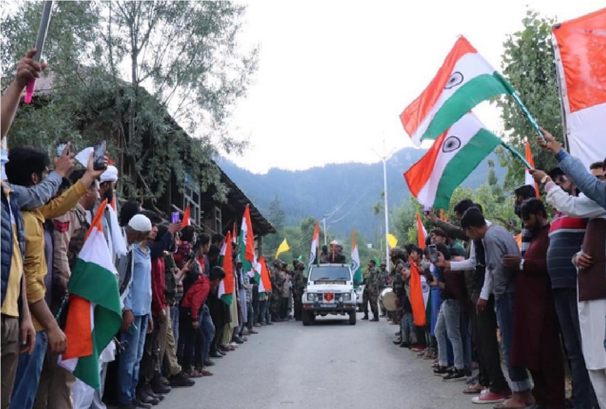 Jammu-kashmir: Swarnim Vijay Varsh victory flame received at Meelyal, Kralpora