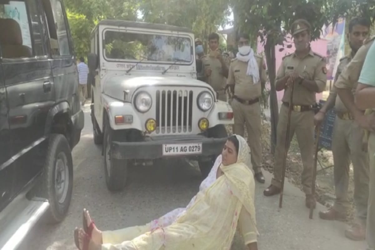 UP Block Pramukh Chunav 2021: Independent Woman Candidate Beaten Up in Bijnor And RLD Workers Ruckus in Baghpat
