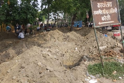 Brokers again froze outside RTO office, business did not stop even after the collapse of the base