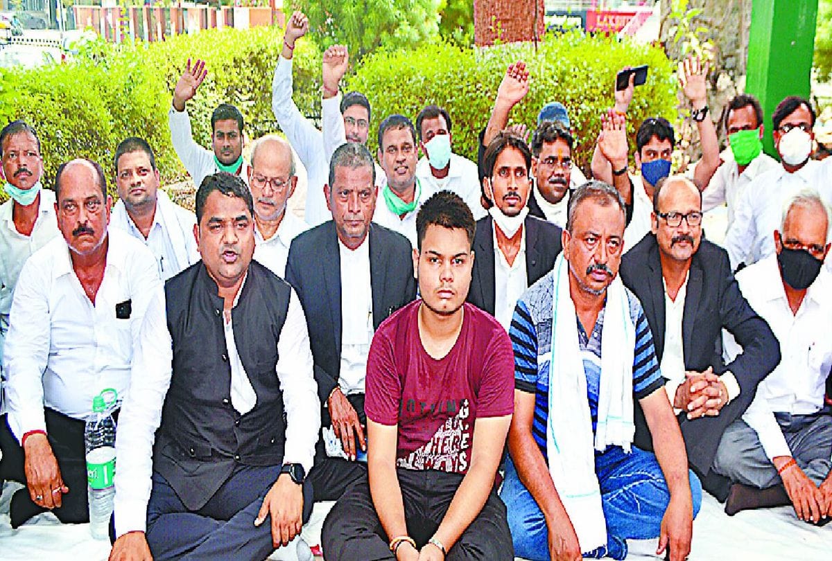 Agra Advocates Protests Against Action On Shri Paras Hospital Agra