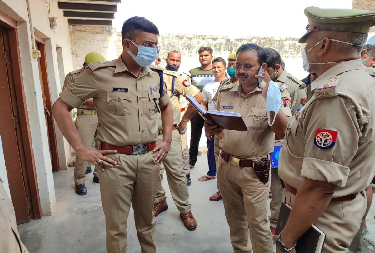 Agra Police Constable Commits Suicide Left Suicide Note In Room