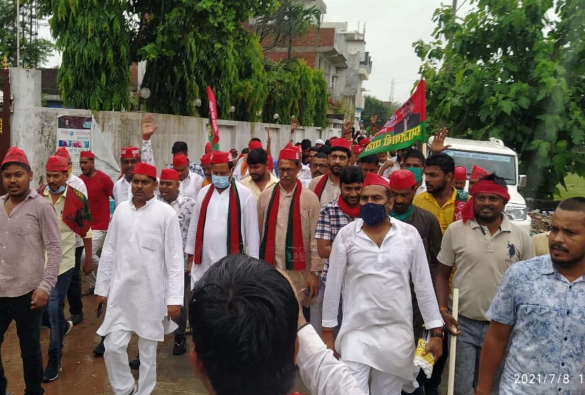 Block chief election 2021 fierce ruckus stone pelting and lathi charge in four blocks during nomination