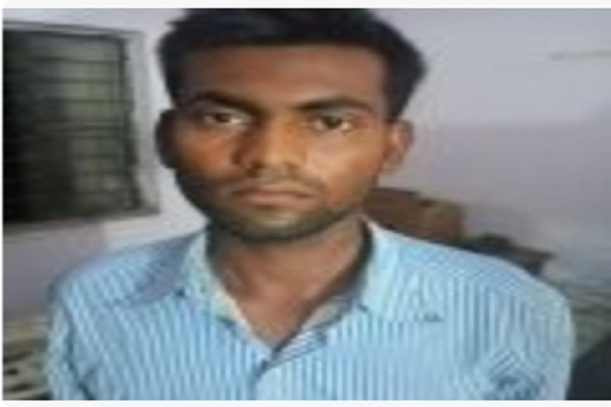 police encounter in chandauli accused of robbery escaped from police station injured in  encounter