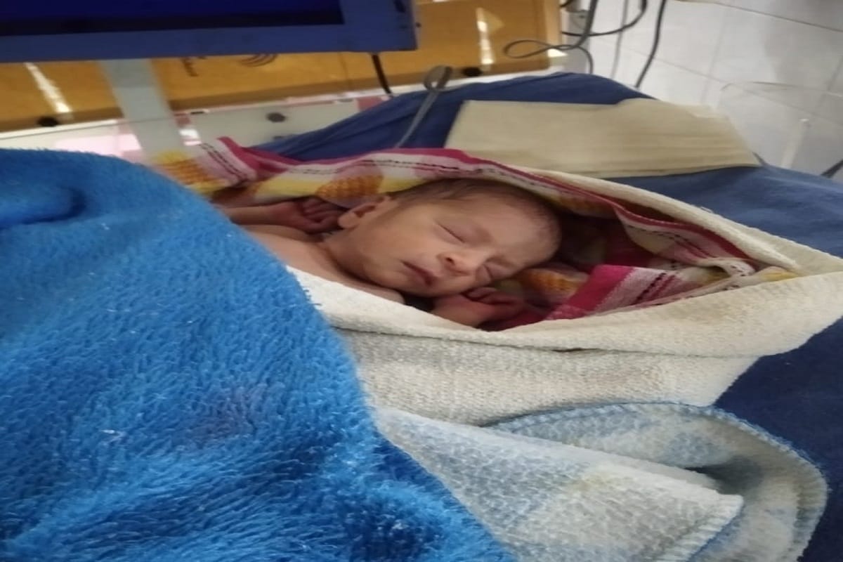 Newborn girl found on the banks of the canal in Jaunpur