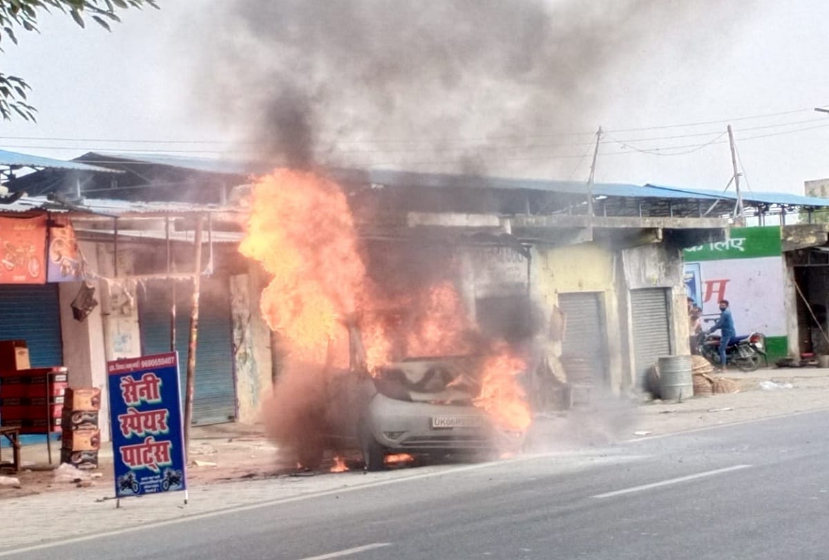 fire breaks out in Car While refilling gas stir