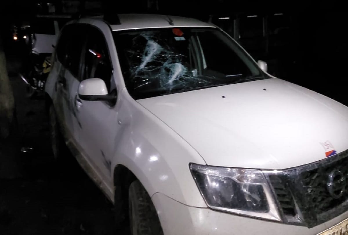 brutal attack on vehicle of independent candidate in zamania Ghazipur before block chief election