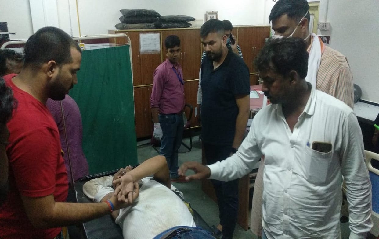 firing on  block chief  bjp canidiate  relative fring shot by miscreants in mau
