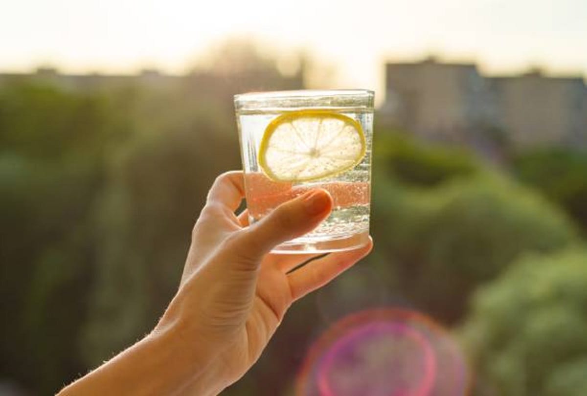 Health Benefits of drinking raisin water mixed with lemon juice