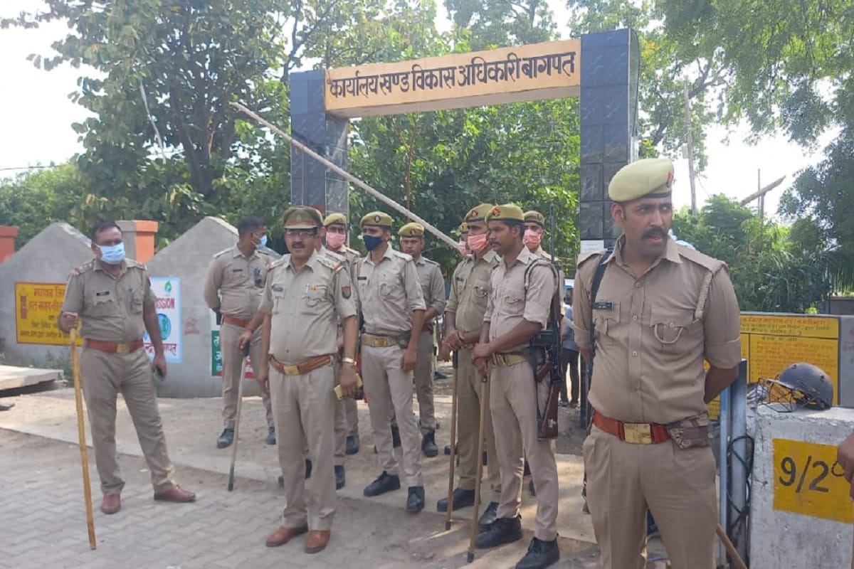 Police has picked up female BDC and family members has ruckus in Baghpat