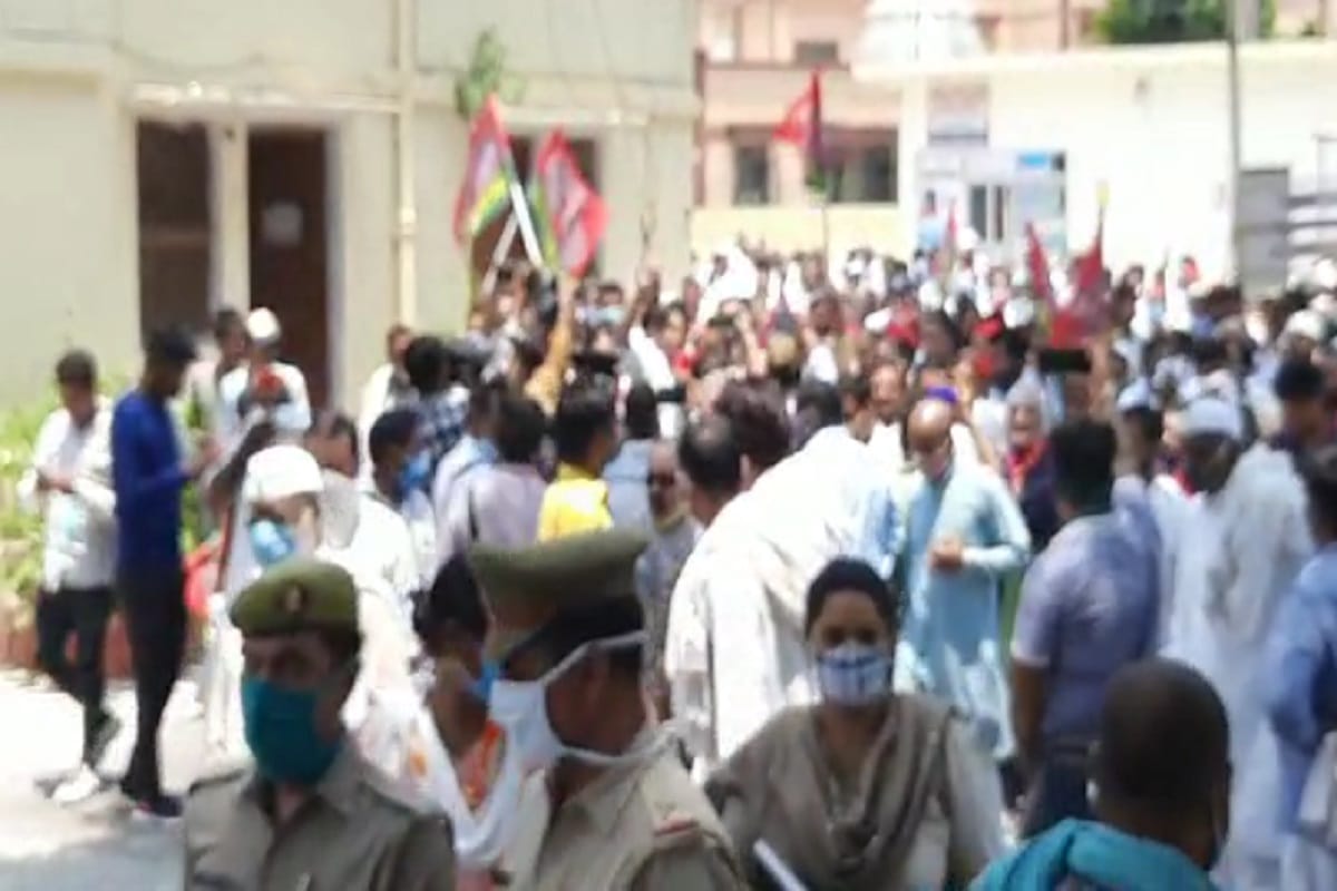The workers took out a foot march after the cancellation of the nomination of the SP supported candidate in Saharanpur
