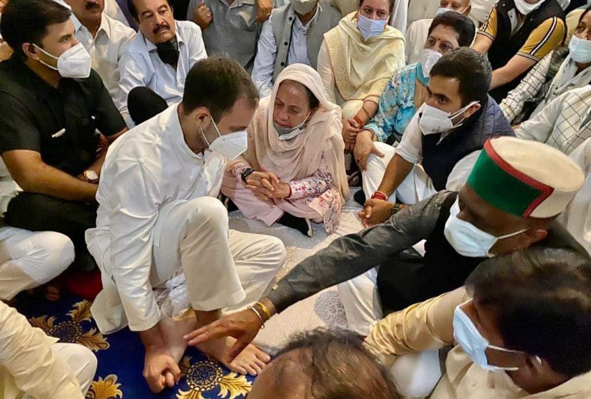 Rahul Gandhi pays tribute to virbhadra singh