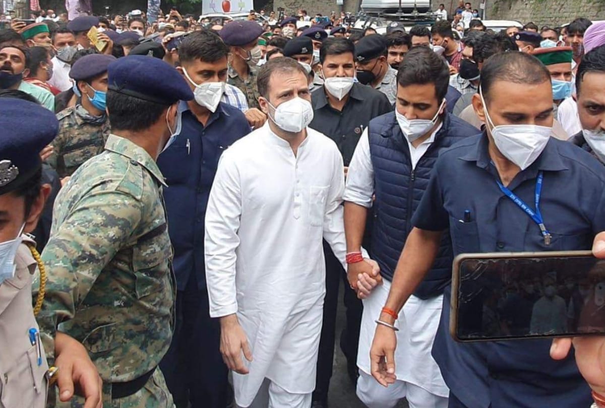 Rahul Gandhi pays tribute to virbhadra singh