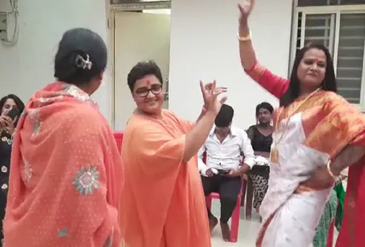 Viral video MP Pragya Singh Thakur is  now seen dancing in the wedding