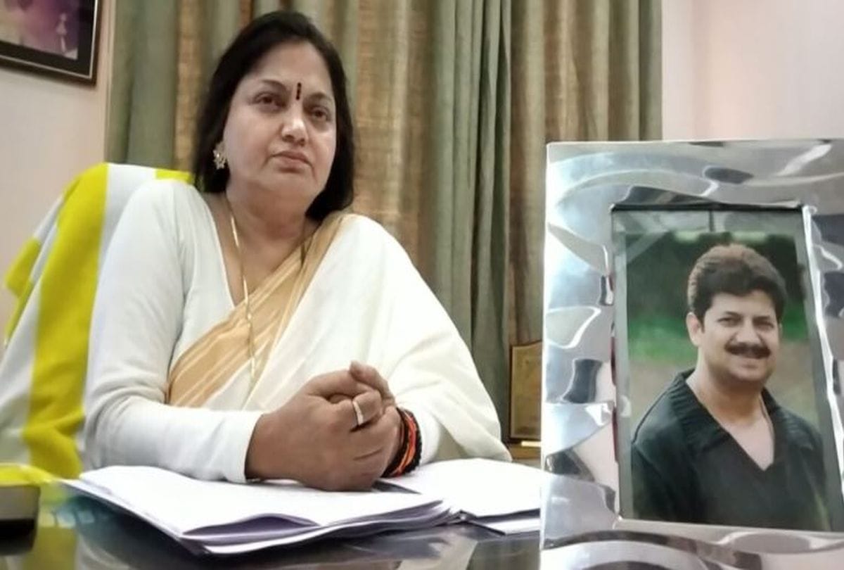 Congress Woman Leader Shabana Khandelwal Accused Officer Of Agra Jail In Case Of Husband Death