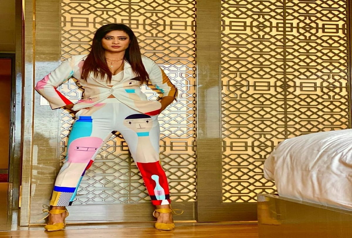 shweta tiwari latest funky and cool look in hindi