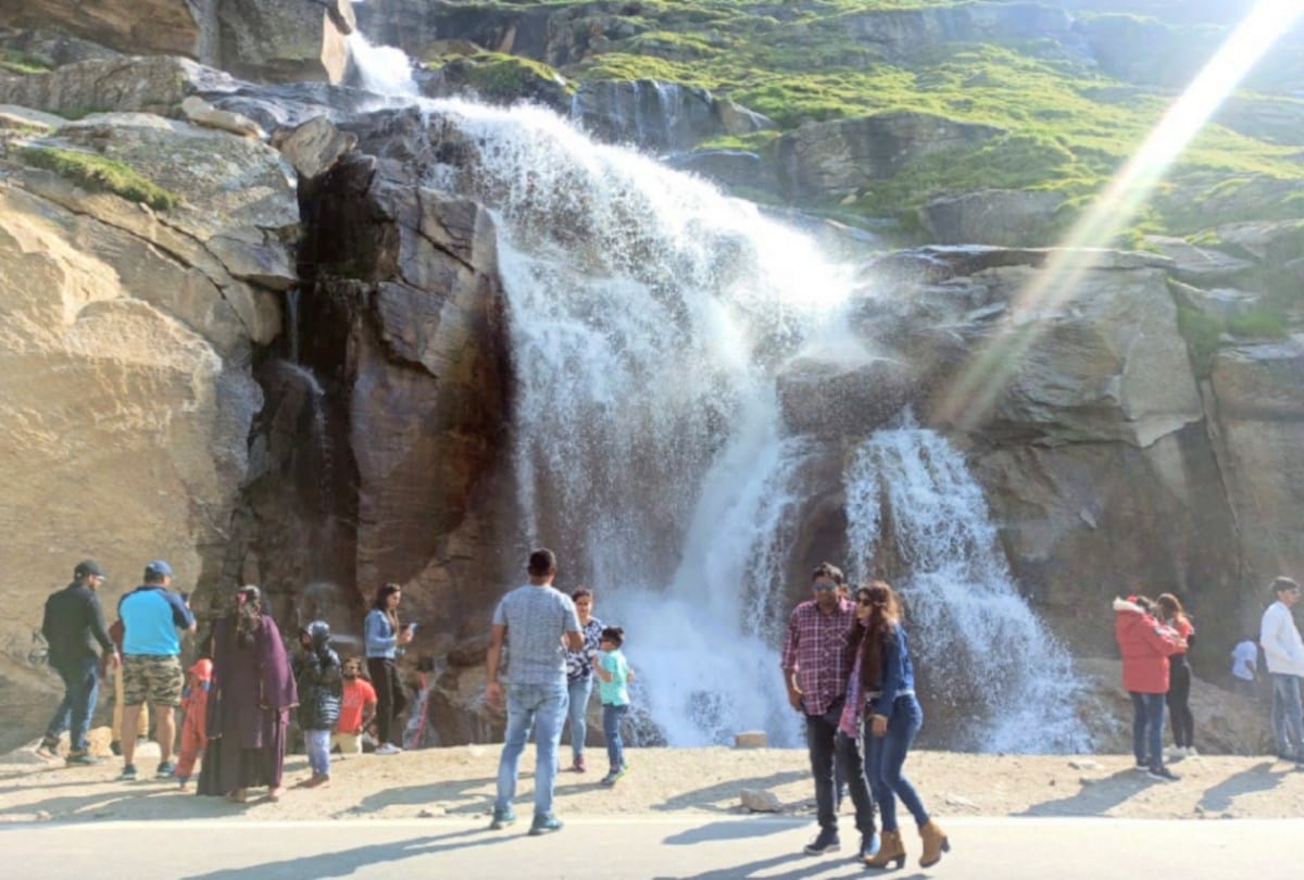 tourism: union health ministry warns If the crowd continues to gather at tourist places, then the third wave of Corona will be dangerous
