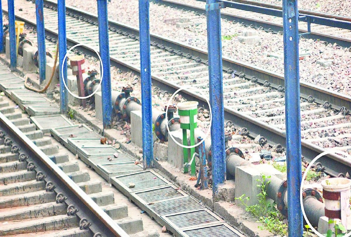 Amar Ujala Reality Check Of Plantation Near Railway Track Agra