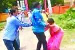 सपा प्रत्याशी की प्रस्तावक से बदसलूकी करते भाजपा कार्यकर्ता। (फाइल फोटो)