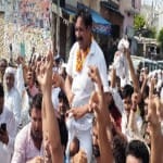 बुढ़ाना में जश्न मनाते संयुक्त मोर्चा के समर्थक