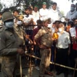 ब्लॉक मुख्यालय में हंगामा करता विपक्ष
