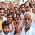 सहारनपुर में जीत के बाद खुशी मनाते भाजपा नेता।