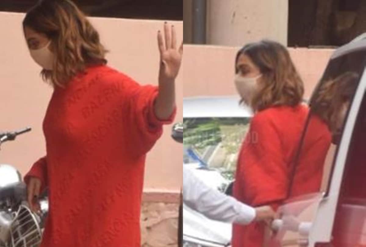 Deepika padukone loose outfit made social media users curious asked if she is pregnant