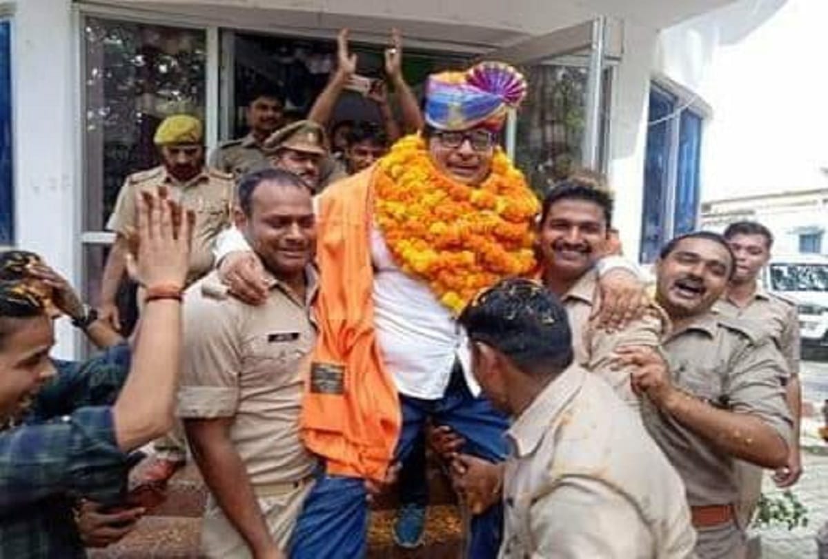 many policemen suspended after viral video of danced at the farewell of line spot inspector in basti