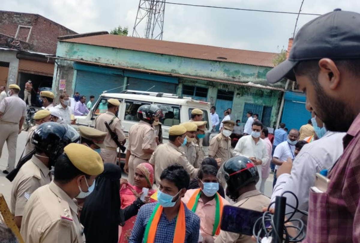 Block chief election 2021 Voting starts in Gorakhpur Basti Mandal Block pramukh election latest update news