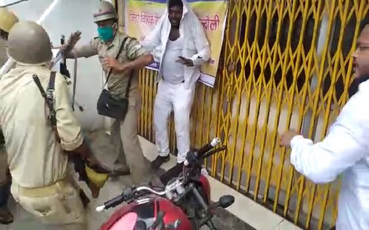 up block pramukh chunav 2021 election in chandauli samajwadi party and bjp supporters fight many injured