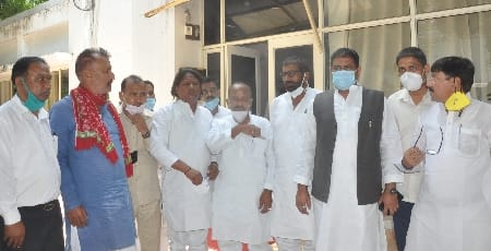 BJP left the field for friendly SP candidate in Bhuta