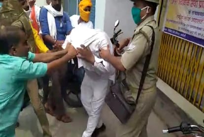 up block pramukh chunav 2021 election in chandauli samajwadi party and bjp supporters fight many injured