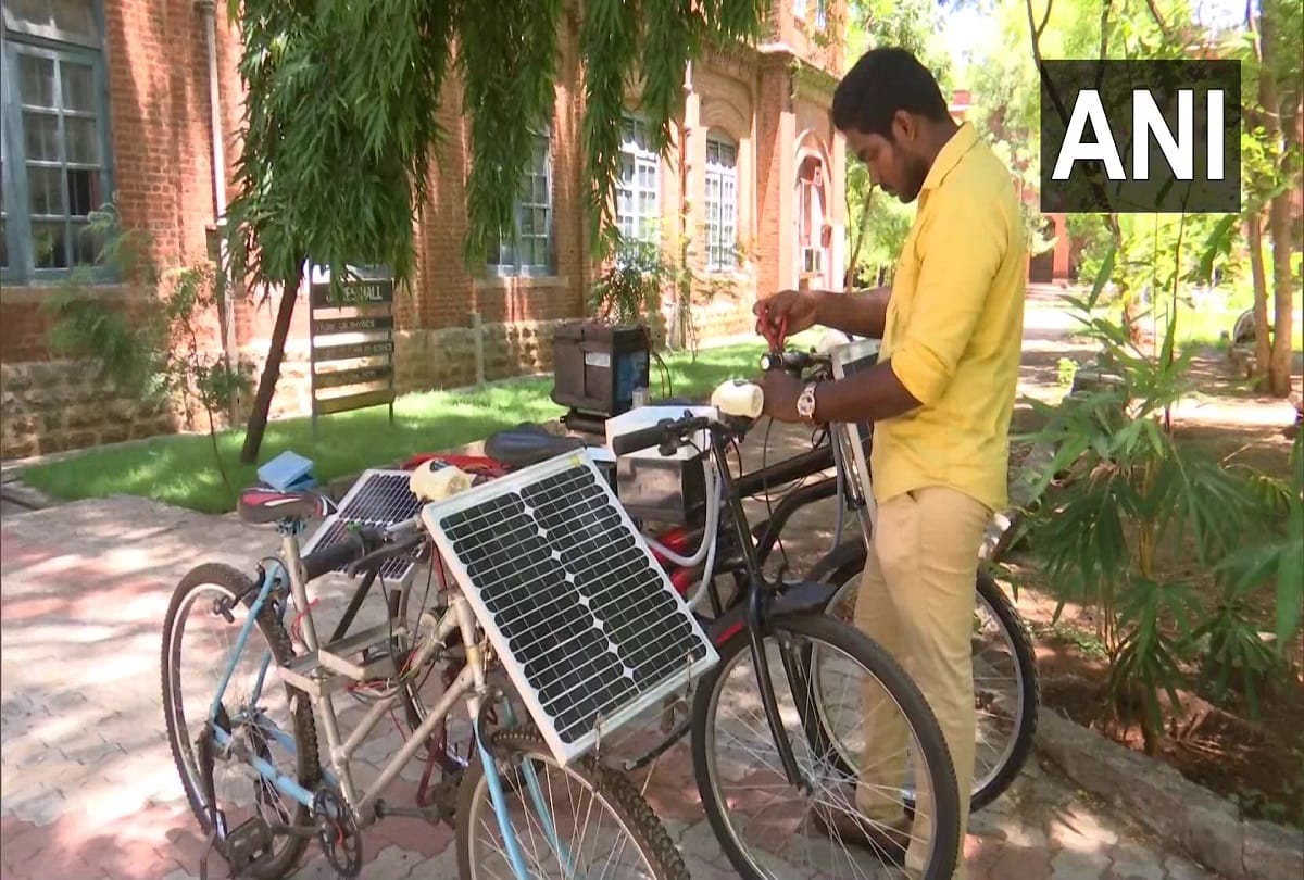 Tamil Nadu Madurai college student Dhanush Kumar designs solar-powered electric cycle A rider can travel more than a 20kms after downline