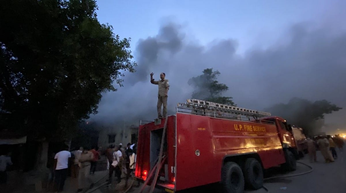 fierce fire in rajdhani transport fire brigade reached on spot in manduadih industrial area in varanasi