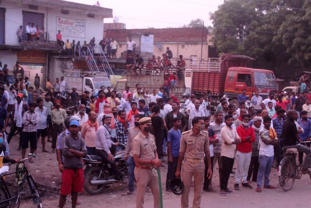 fierce fire in rajdhani transport fire brigade reached on spot in manduadih industrial area in varanasi