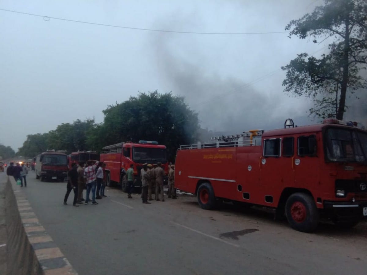 fierce fire in rajdhani transport fire brigade reached on spot in manduadih industrial area in varanasi