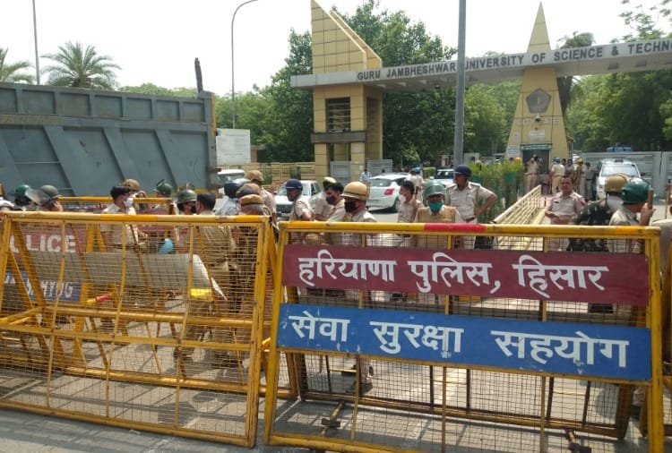 Farmers Protest against BJP District Executive meeting in Hisar of Haryana