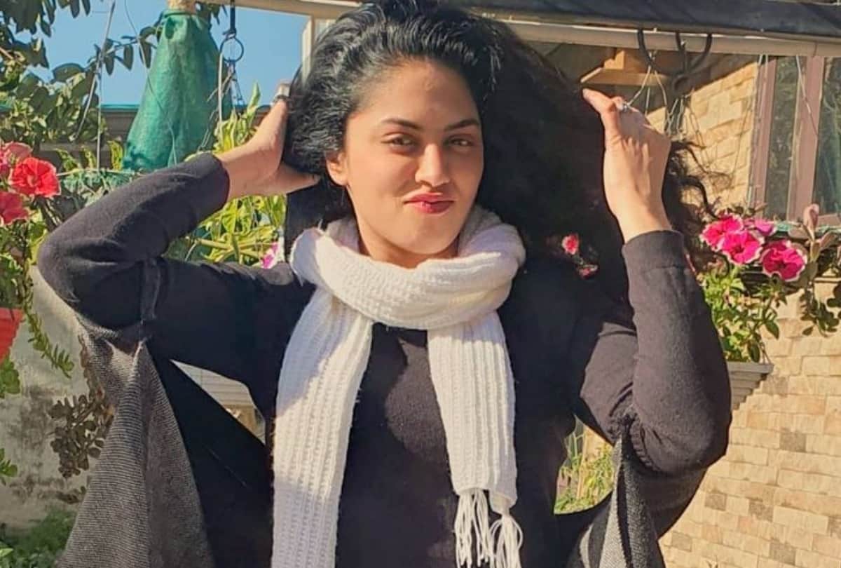 Kavita Kaushik Gives Befitting reply to troller who called her buddhi