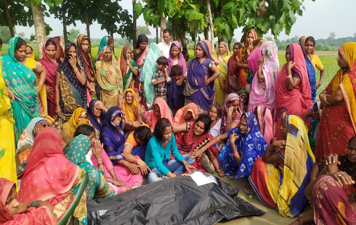 women dies due to electrocution that landed in pole in ghazipur her daughter situation critical